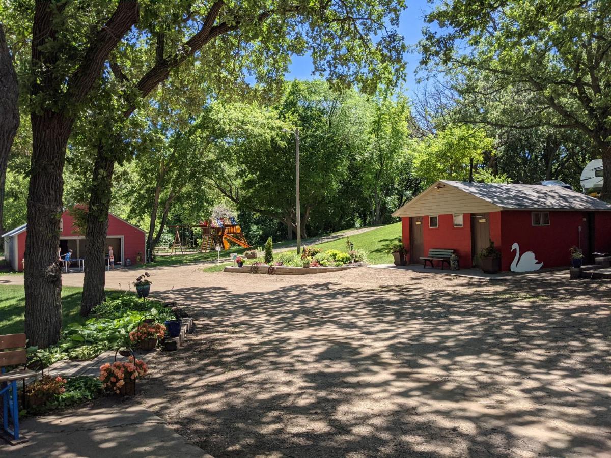 Swan Lake Resort & Campground Fergus Falls Екстериор снимка
